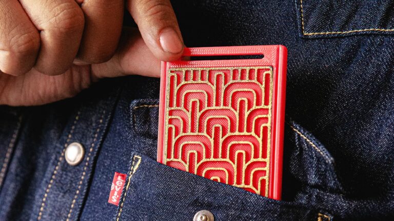 Case Card Tùy Chỉnh: Cẩm Nang Chọn Phụ Kiện Đựng Thẻ Nâng Tầm Phong Cách